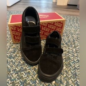 Vans old skool Velcro black on black (Kids) - NWOT - size 13.5